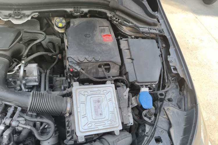 Used Mercedes-Benz B-Class 2020 B 180 Engine Bay Left