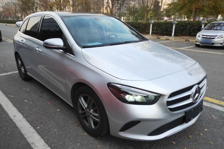 Used Mercedes-Benz B-Class 2020 B 200 Sport Edition Front Right 45 Deg