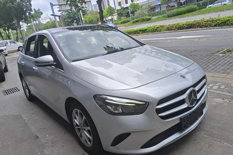 Used Mercedes-Benz B-Class 2020 B 200 Fashion Model Front Right 45 Deg