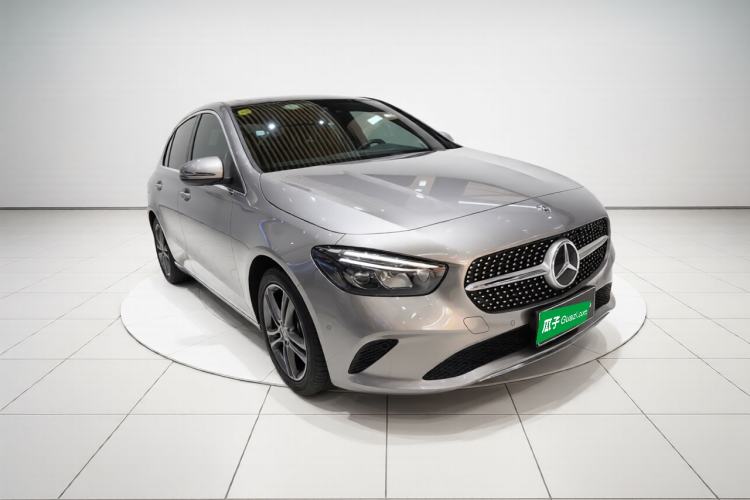 Used Mercedes-Benz B-Class 2020 B 200 Sport Edition Front Right 45 Deg