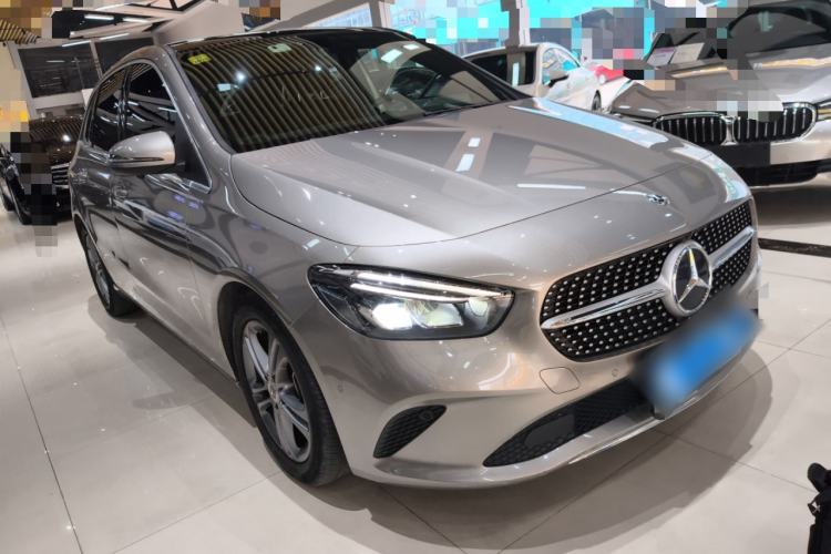 Used Mercedes-Benz B-Class 2020 B 200 Sport Edition Front Right 45 Deg