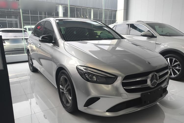 Used Mercedes-Benz B-Class 2020 B 200 Sport Edition Front Right 45 Deg