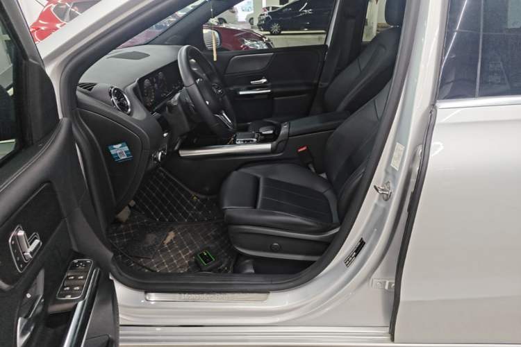 Used Mercedes-Benz B-Class 2020 B 200 Fashion Model Left Front Seat