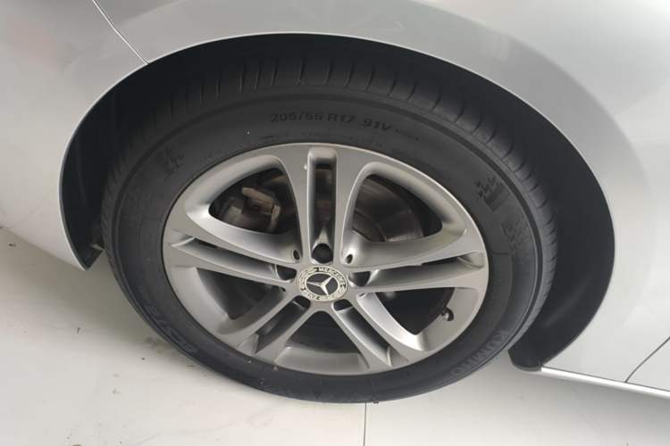 Used Mercedes-Benz B-Class 2020 B 200 Sport Edition Left Front Wheel Hub