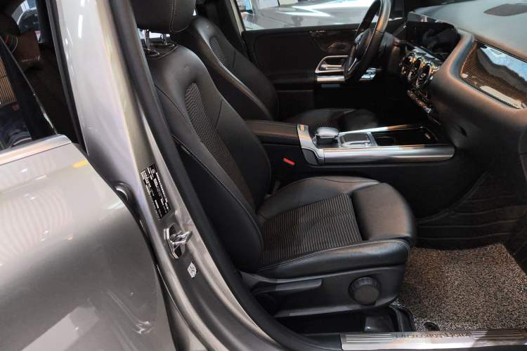 Used Mercedes-Benz B-Class 2020 B 200 Sport Edition Right Front Seat