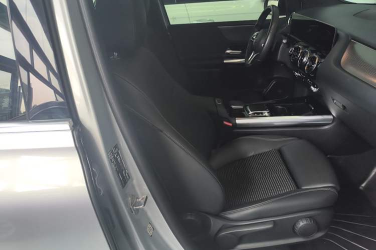 Used Mercedes-Benz B-Class 2020 B 200 Sport Edition Right Front Seat