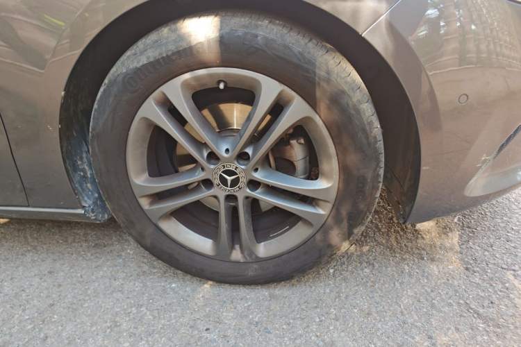 Used Mercedes-Benz B-Class 2020 B 180 Right Front Wheel Hub
