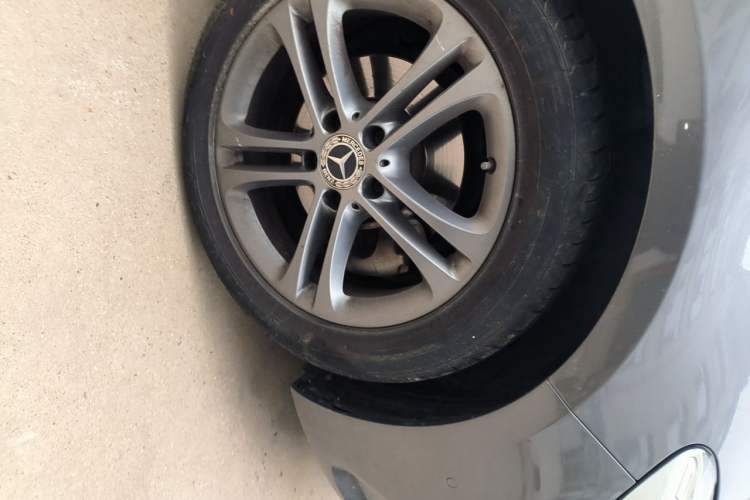 Used Mercedes-Benz B-Class 2020 B 180 Right Front Wheel Hub