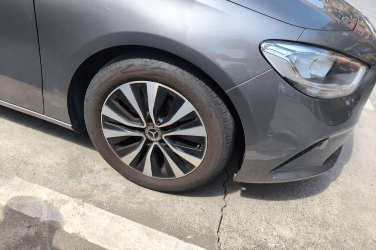 Used Mercedes-Benz B-Class 2020 B 180 Right Front Wheel Hub