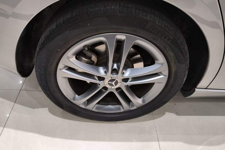 Used Mercedes-Benz B-Class 2020 B 200 Sport Edition Right Rear Wheel Hub