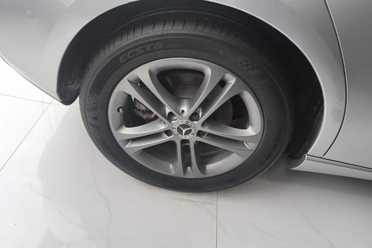 Used Mercedes-Benz B-Class 2020 B 200 Sport Edition Right Rear Wheel Hub
