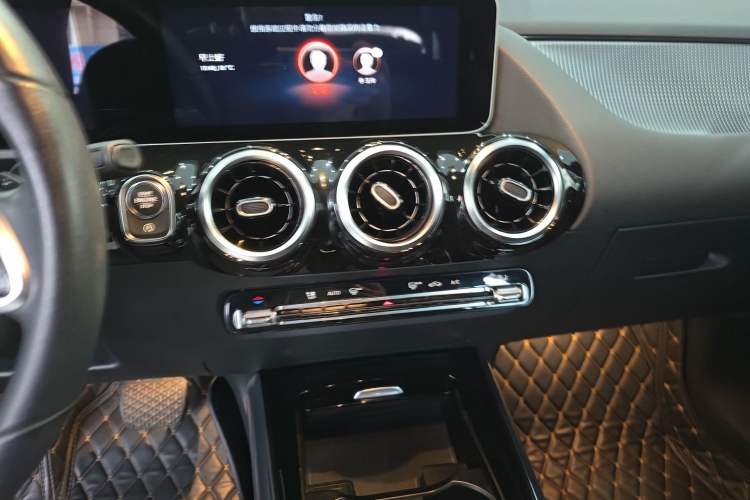 Used Mercedes-Benz B-Class 2020 B 180 Audio And AC Panel