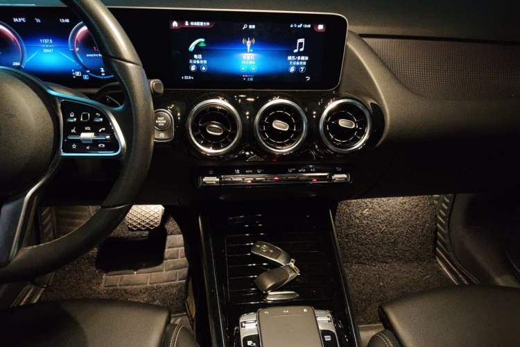 Used Mercedes-Benz B-Class 2020 B 200 Sport Edition Audio And AC Panel