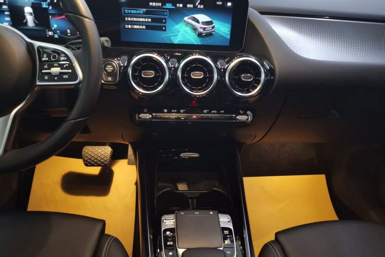 Used Mercedes-Benz B-Class 2020 B 200 Sport Edition Audio And AC Panel
