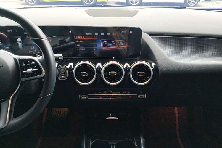 Used Mercedes-Benz B-Class 2020 B 200 Sport Edition Audio And AC Panel