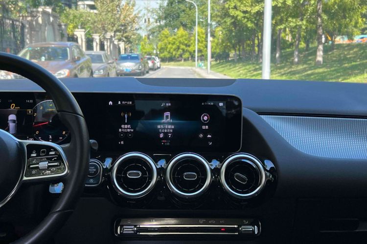 Used Mercedes-Benz B-Class 2020 B 200 Sport Edition Audio And AC Panel