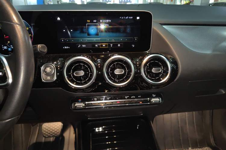 Used Mercedes-Benz B-Class 2020 B 200 Sport Edition Audio And AC Panel