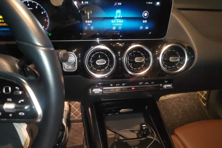Used Mercedes-Benz B-Class 2020 B 180 Audio And AC Panel