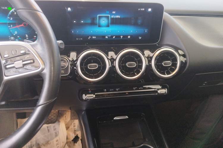 Used Mercedes-Benz B-Class 2020 B 200 Sport Edition Audio And AC Panel