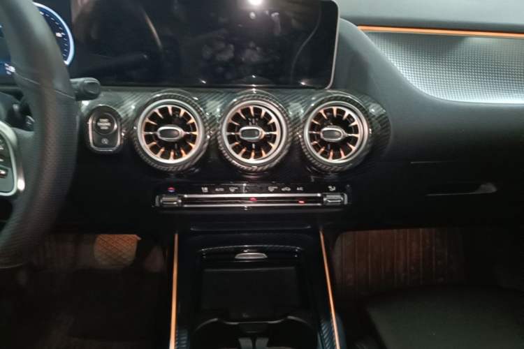 Used Mercedes-Benz B-Class 2020 B 200 Sport Edition Audio And AC Panel