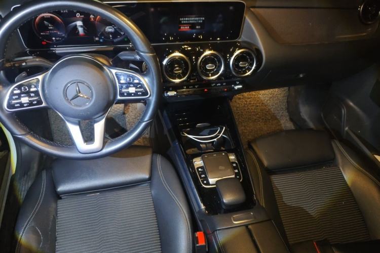 Used Mercedes-Benz B-Class 2020 B 180 Center Console
