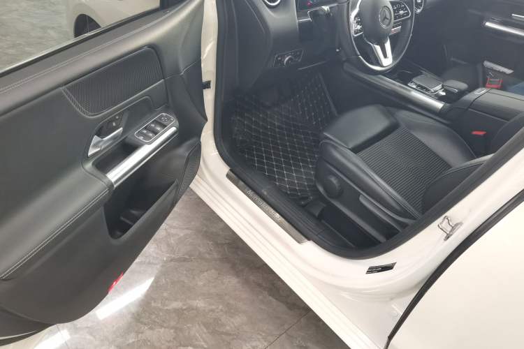 Used Mercedes-Benz B-Class 2020 B 200 Sport Edition Driver Seat