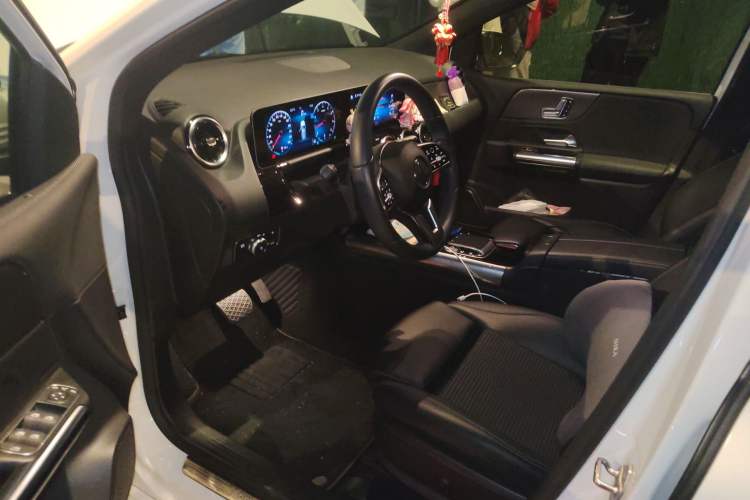 Used Mercedes-Benz B-Class 2020 B 200 Sport Edition Driver Seat