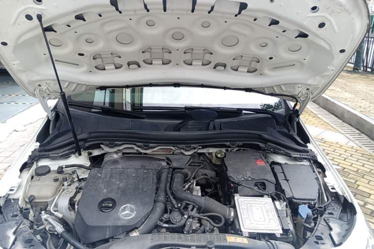 Used Mercedes-Benz B-Class 2020 B 180 Engine Bay