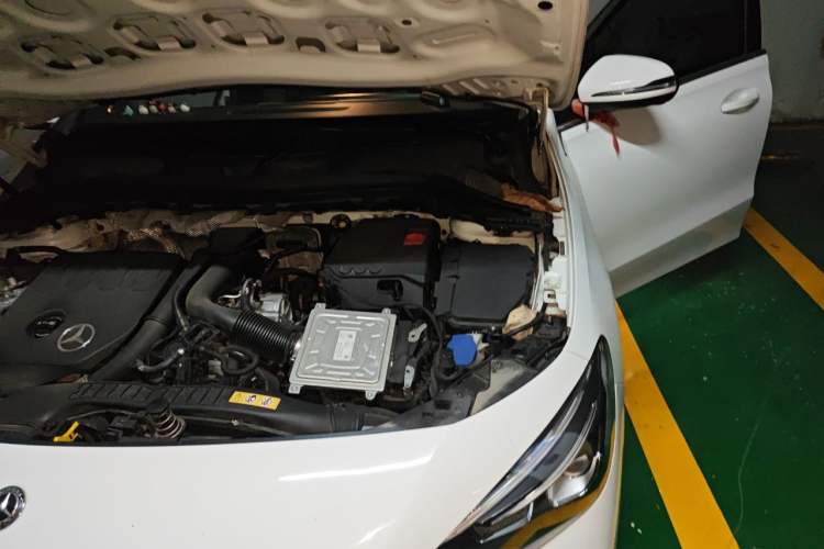 Used Mercedes-Benz B-Class 2020 B 200 Sport Edition Engine Bay Left