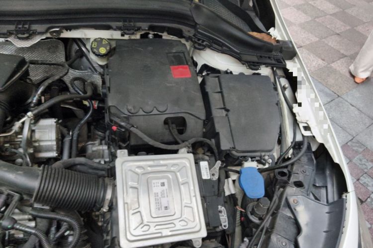 Used Mercedes-Benz B-Class 2020 B 200 Sport Edition Engine Bay Left