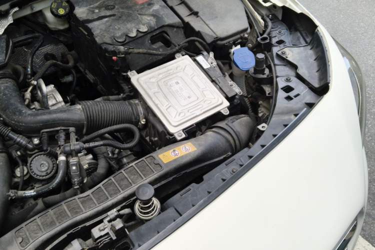 Used Mercedes-Benz B-Class 2020 B 200 Sport Edition Engine Bay Left