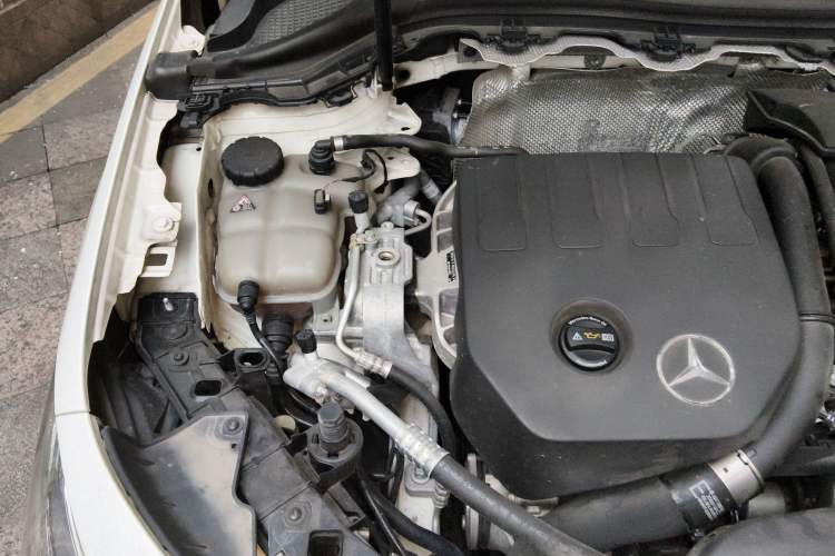 Used Mercedes-Benz B-Class 2020 B 200 Sport Edition Engine Bay Right