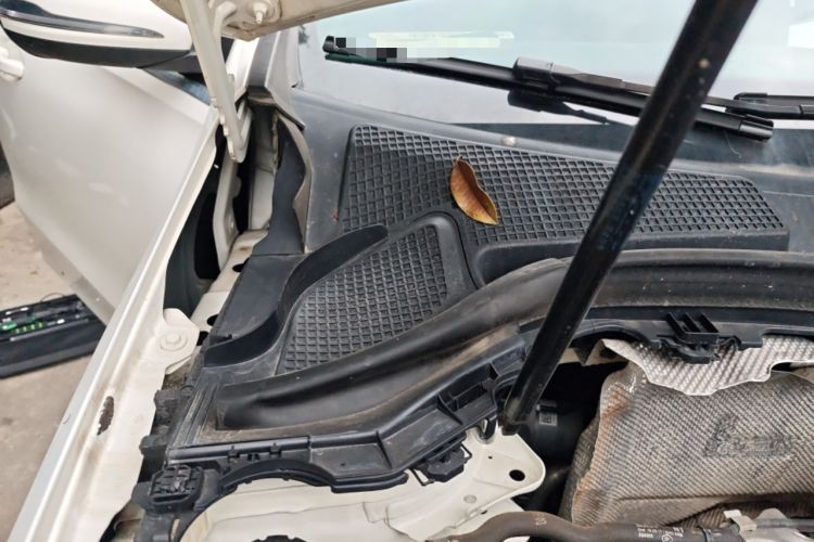Used Mercedes-Benz B-Class 2020 B 200 Sport Edition Engine Bay Right