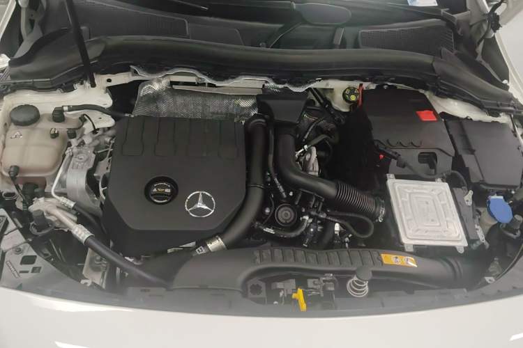 Used Mercedes-Benz B-Class 2020 B 200 Fashion Model Engine Bay