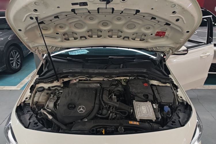 Used Mercedes-Benz B-Class 2020 B 180 Engine Bay