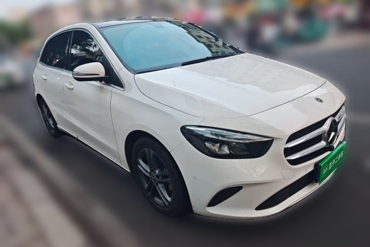 Used Mercedes-Benz B-Class 2020 B 200 Sport Edition Front Right 45 Deg