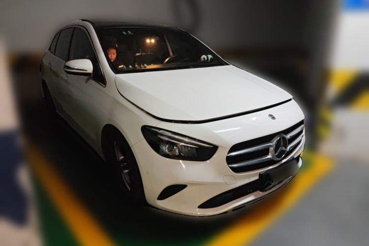 Used Mercedes-Benz B-Class 2020 B 200 Sport Edition Front Right 45 Deg