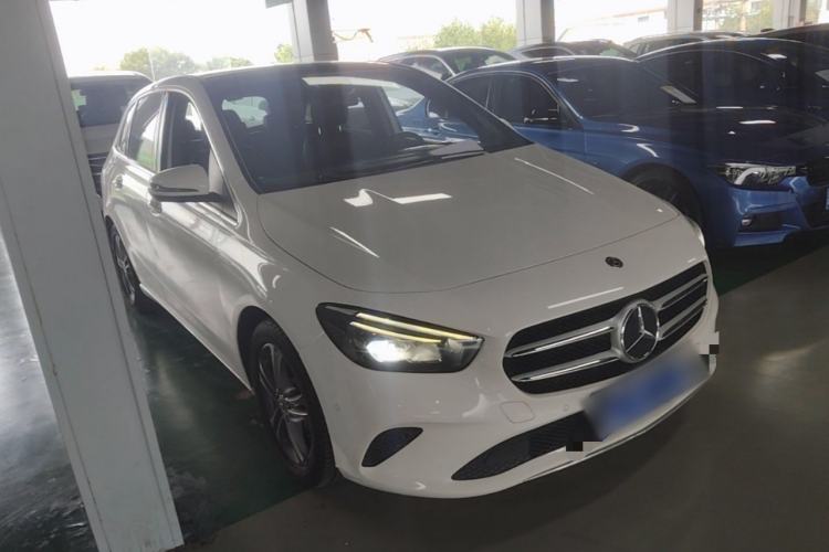 Used Mercedes-Benz B-Class 2020 B 200 Sport Edition Front Right 45 Deg