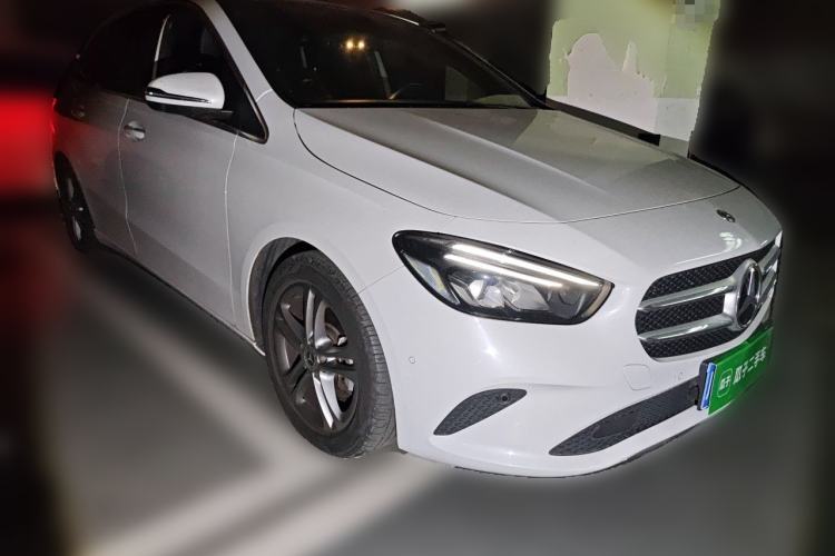 Used Mercedes-Benz B-Class 2020 B 200 Sport Edition Front Right 45 Deg