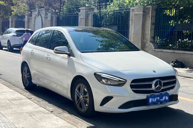 Used Mercedes-Benz B-Class 2020 B 200 Sport Edition Front Right 45 Deg