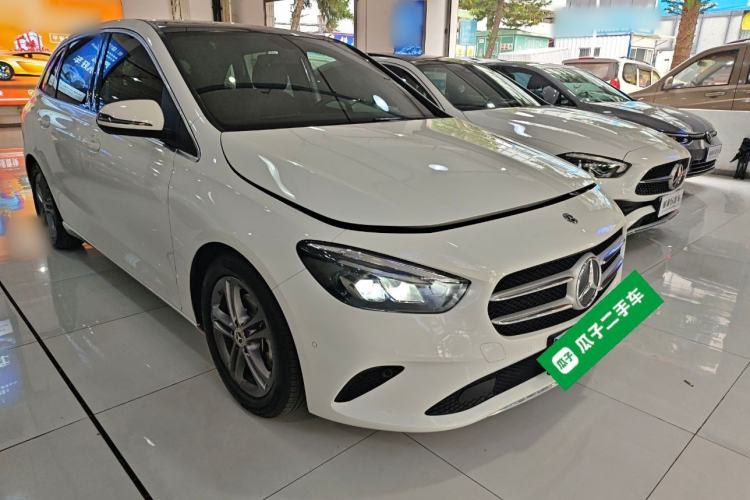 Used Mercedes-Benz B-Class 2020 B 200 Sport Edition Front Right 45 Deg
