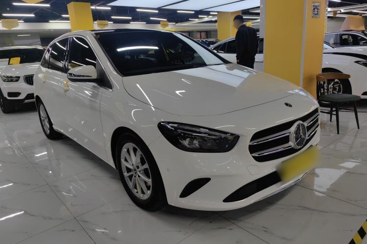 Used Mercedes-Benz B-Class 2020 B 200 Fashion Model Front Right 45 Deg