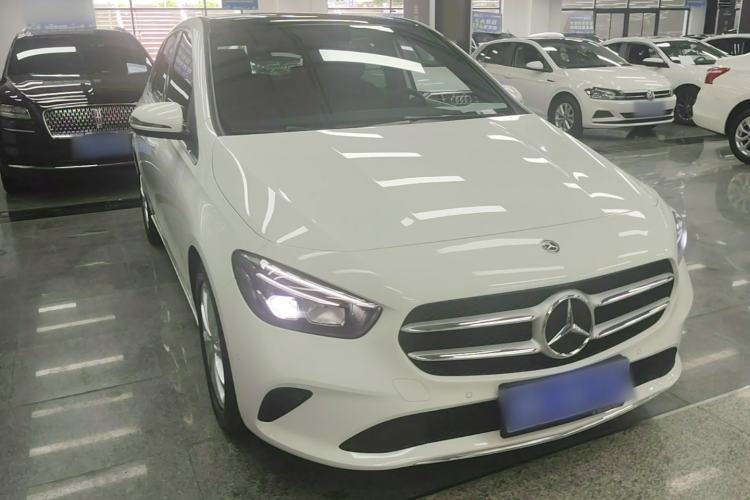 Used Mercedes-Benz B-Class 2020 B 200 Fashion Model Front Right 45 Deg