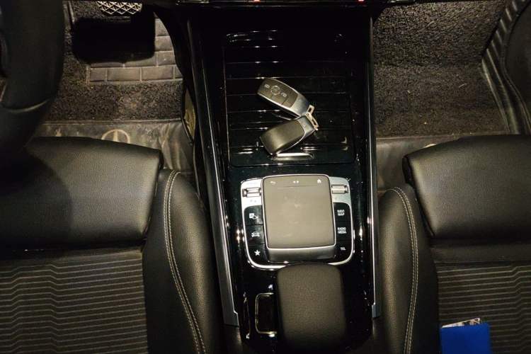 Used Mercedes-Benz B-Class 2020 B 200 Sport Edition Gear Lever