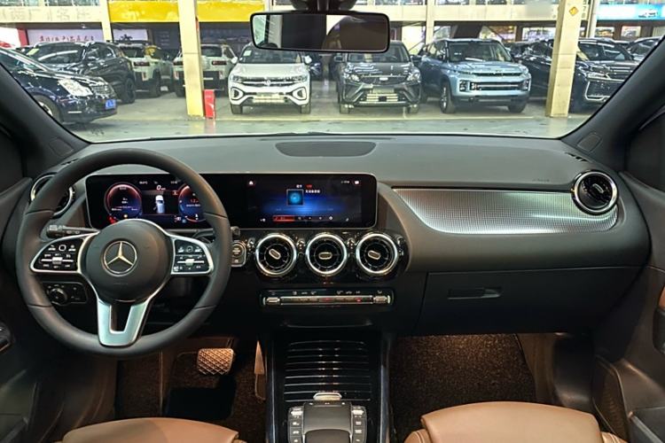 Used Mercedes-Benz B-Class 2020 B 200 Sport Edition Interior 1