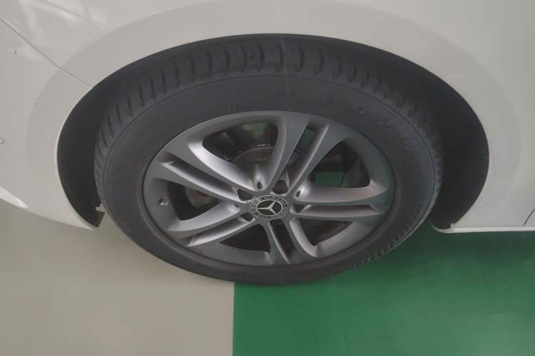 Used Mercedes-Benz B-Class 2020 B 200 Sport Edition Left Front Wheel Hub