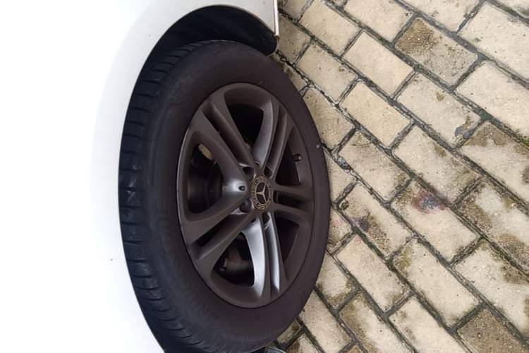 Used Mercedes-Benz B-Class 2020 B 180 Left Front Wheel Hub