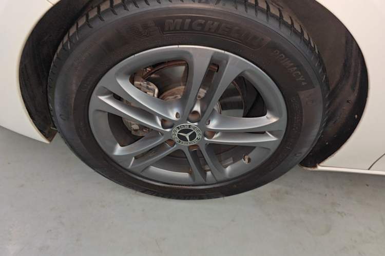 Used Mercedes-Benz B-Class 2020 B 180 Left Front Wheel Hub