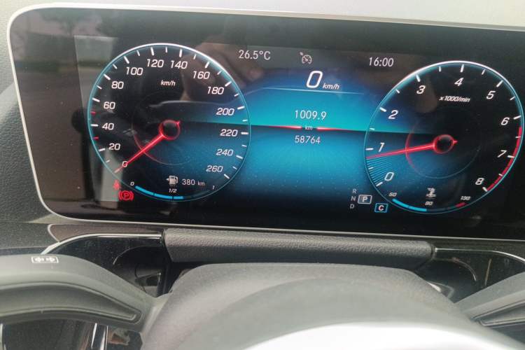 Used Mercedes-Benz B-Class 2020 B 180 Odometer Close Up