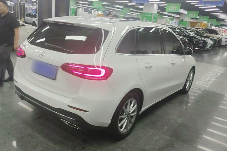 Used Mercedes-Benz B-Class 2020 B 200 Fashion Model Rear Right 45 Deg